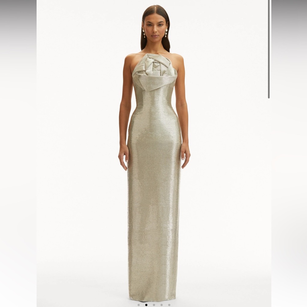 CURRENT COLLECTION Oscar de la Renta Rosette Bugle Bead Column Gown